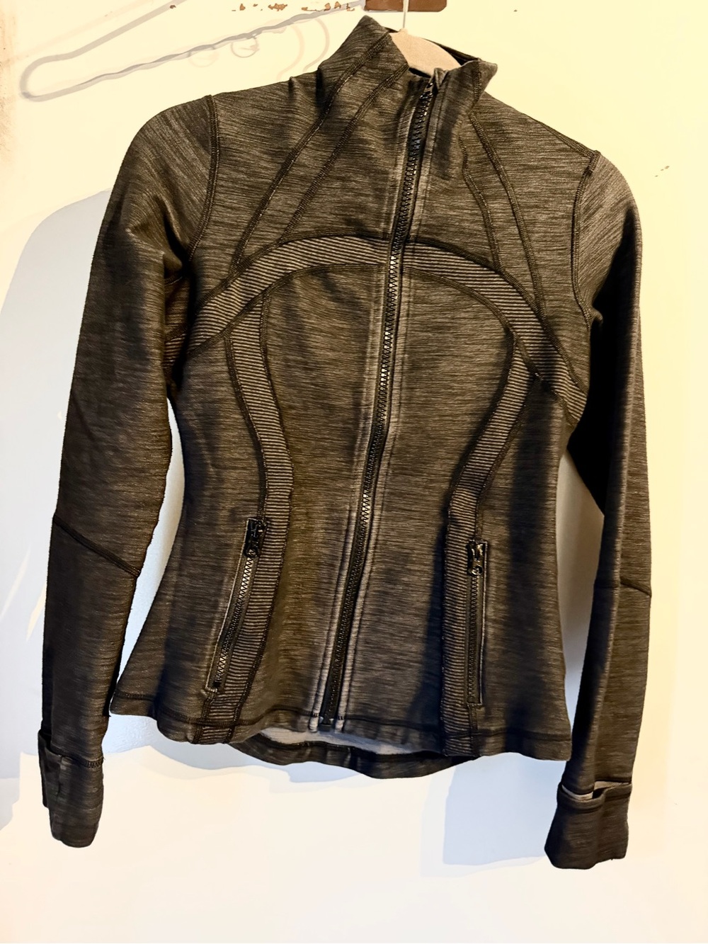 Lululemon Define Jacket-Charcoal Full-Zip Sculpt Jacket, pockets, thumb holes - Picture 3 of 5